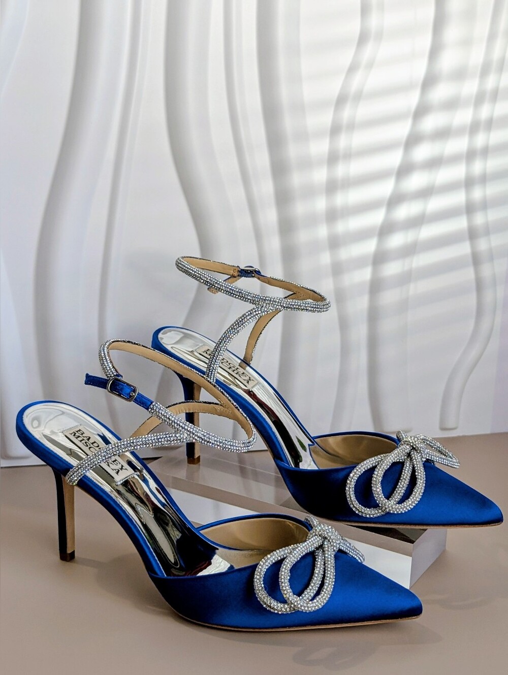 Badgley Mischka Jasmine Blue Satin Crystal Bow Pointed Toe Heels Size 8 NIB